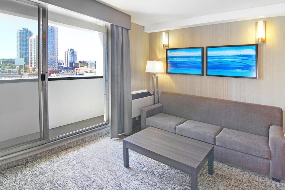 Holiday Inn Express Hotel & Suites Calgary by IHG