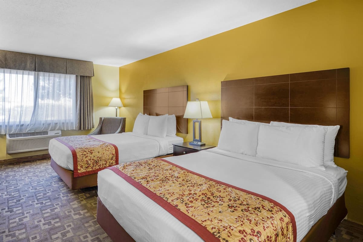 스탠다드룸, 퀸사이즈침대 2개, 장애인 지원, 욕조 | 다리미/다리미판, 무료 유아용 침대, 간이 침대, WiFi