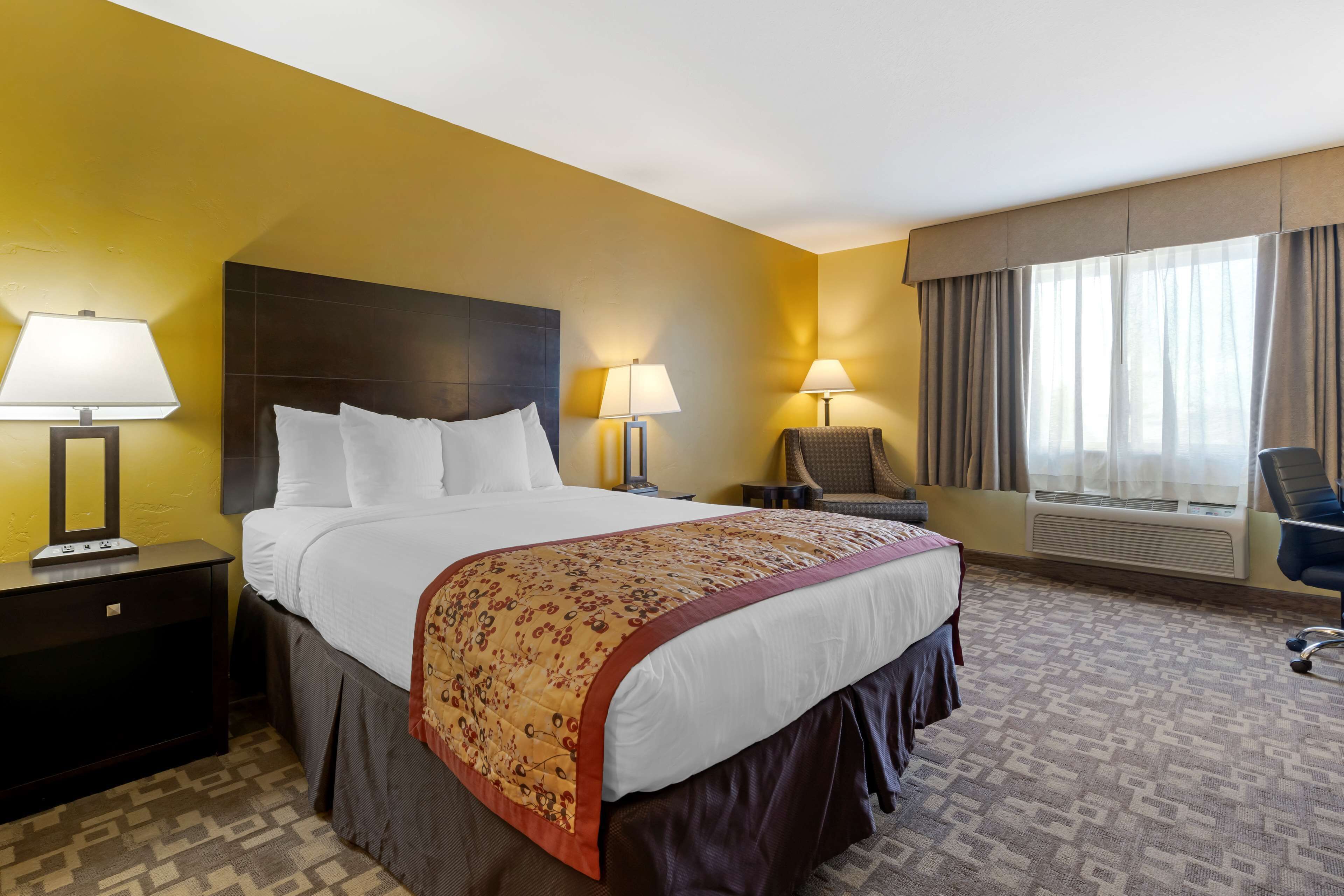 standard room, 1 queen bed, non smoking | iron/ironing board, free cots/infant beds, rollaway beds, wifi