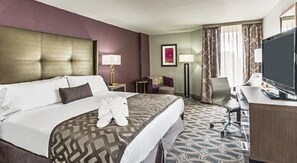 In-room safe, desk, iron/ironing board, free cots/infant beds - Crowne Plaza Saddle Brook by IHG (Saddle Brook)