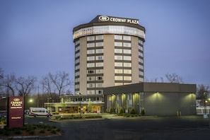 Exterior - Crowne Plaza Saddle Brook by IHG (Saddle Brook)