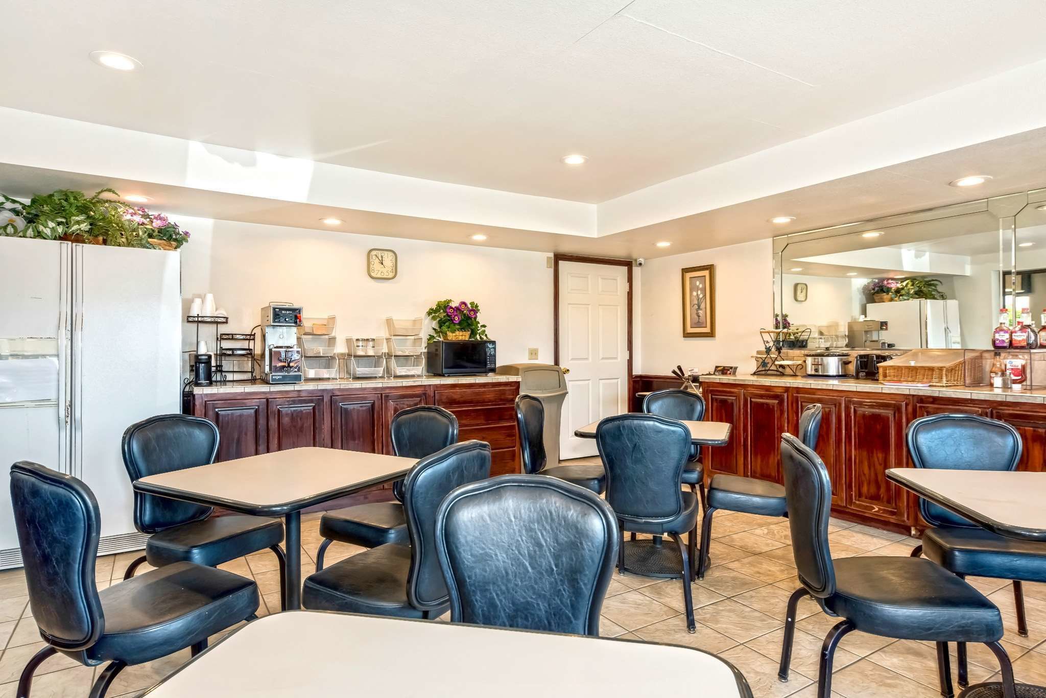 朝食 (テイクアウト)、毎日提供 (無料)