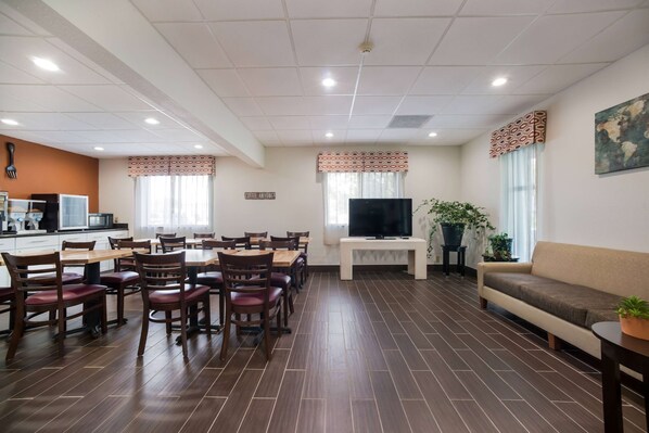 Free daily continental breakfast