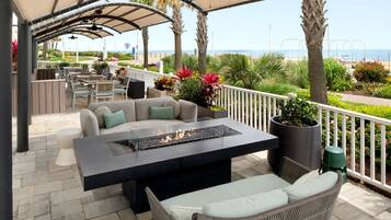 Breakfast, lunch, dinner served; American cuisine, sea views