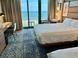 Room, 2 Queen Beds, Balcony, Oceanfront
