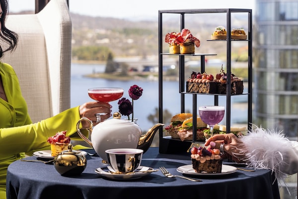 Se sirven desayunos, almuerzos y cenas; cocina italiana