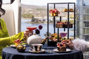 Se sirven desayunos, almuerzos y cenas; cocina italiana