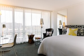 Ropa de cama de alta calidad, minibar y escritorio 