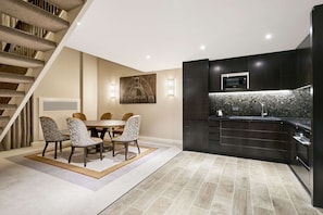 Apartment, 2 Bedrooms | Private kitchen