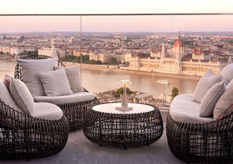 2 bars/lounges, rooftop bar. Hilton Budapest