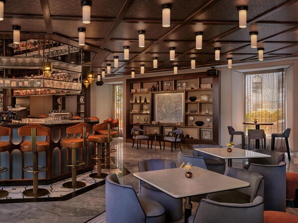 2 bares/lounges, bar na cobertura