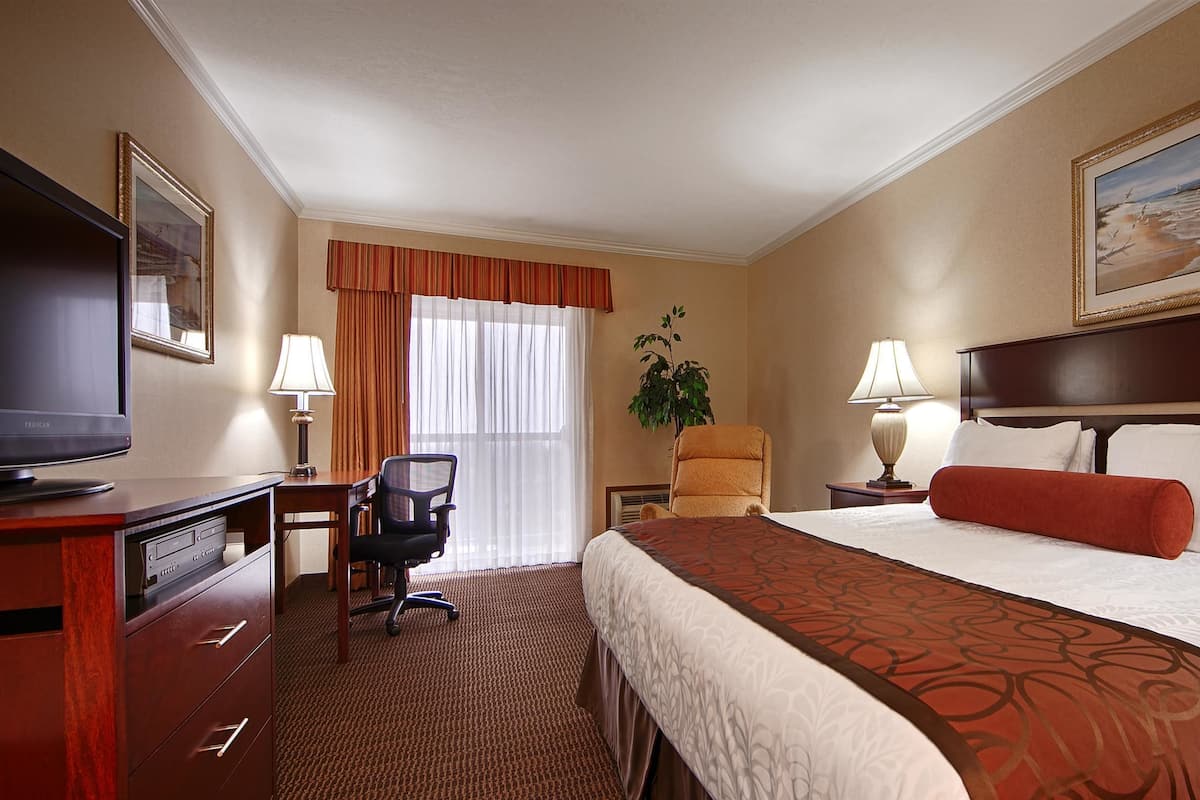 Premium bedding, pillow-top beds, in-room safe, desk