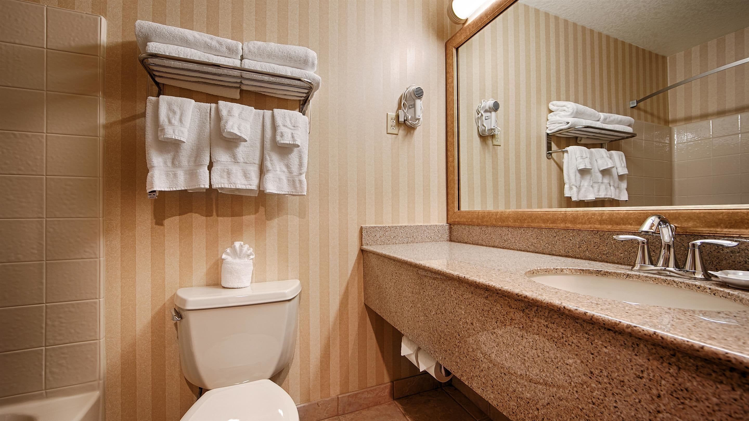 premium bedding, pillow-top beds, in-room safe, desk