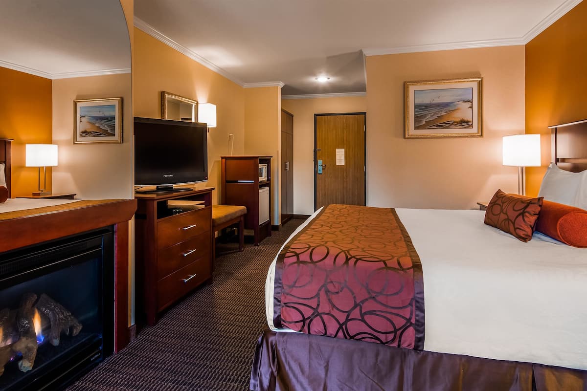1 bedroom, premium bedding, pillow-top beds, in-room safe