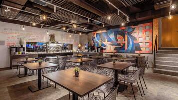 Desayuno buffet (EUR 15 por persona)