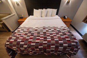 Suite, 1 King-Bett (Smoke Free) | Schreibtisch, laptopgeeigneter Arbeitsplatz, Verdunkelungsvorhänge
