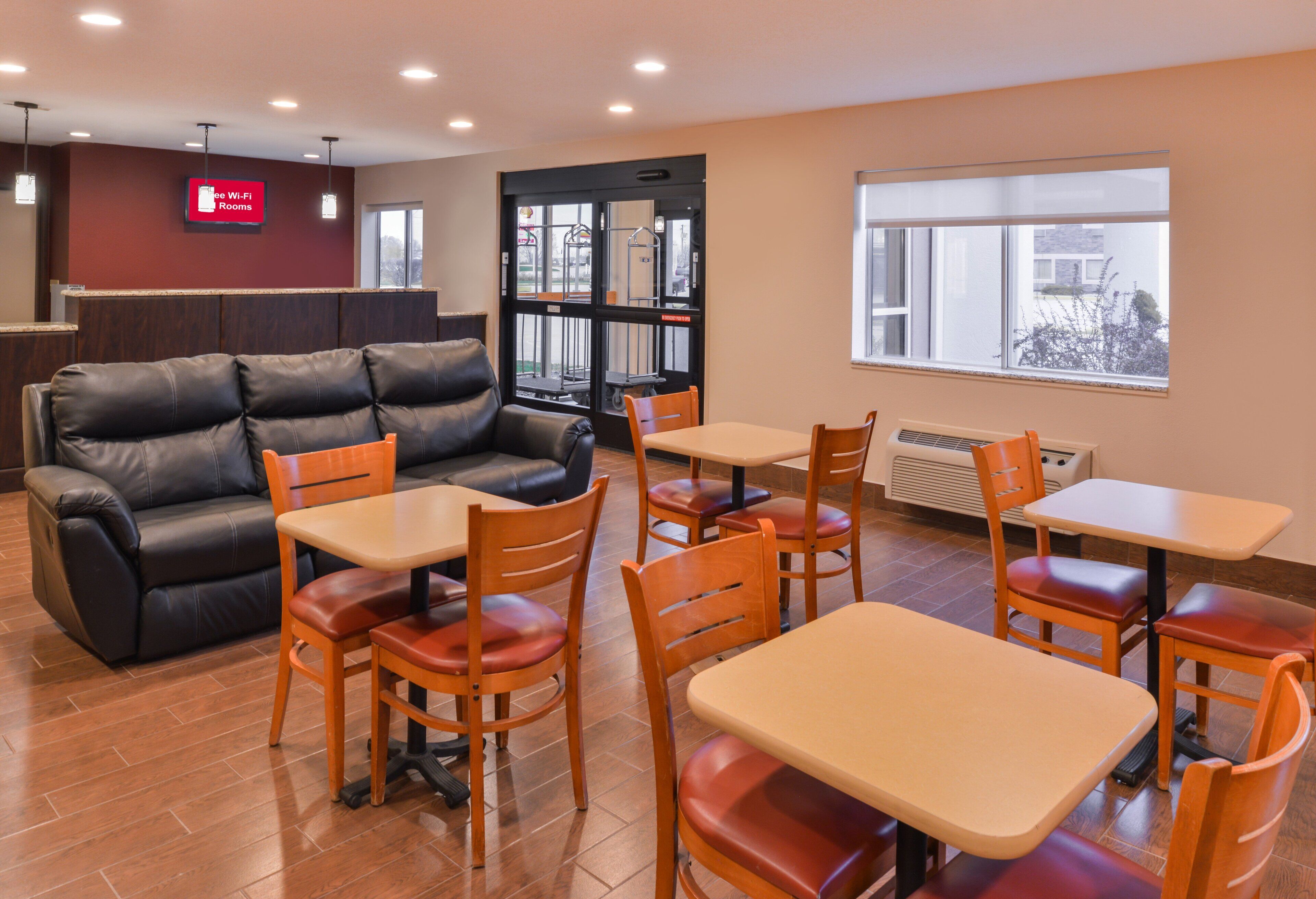 Tägliches inbegriffenes kontinentales Frühstück