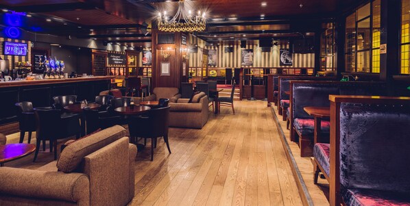 Bar (trong khuôn viên)