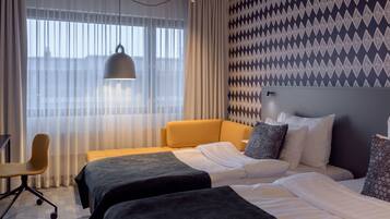 Kahden hengen standard-huone (kaksi sänkyä) (extra bed possibility) | Minibaari, tallelokero huoneessa, työpöytä, pimennysverhot
