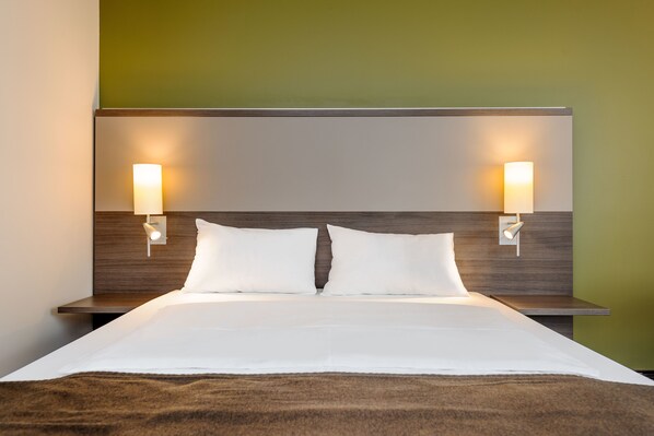 Hypo-allergenic bedding, in-room safe, desk, blackout curtains