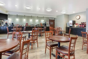 Free full breakfast on weekdays