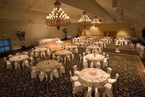 Banquet hall - Ramada Plaza & Conf Center by Wyndham Fort Wayne (Fort Wayne)