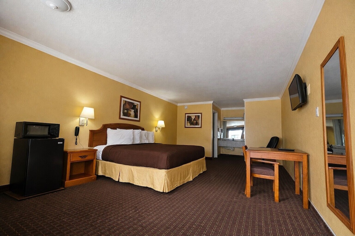 Iron/ironing board, free WiFi