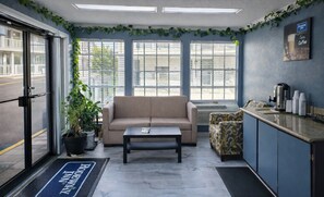 Lobby sitting area - Rodeway Inn Killeen near Fort Hood (Killeen)