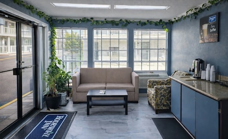 大堂休息区. 靠近胡德堡的罗德威酒店基林