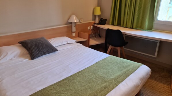 1 bedroom, premium bedding, desk, blackout curtains