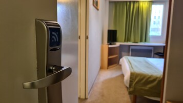 Quarto, quartos conectados | Roupas de cama premium, escrivaninha, cortinas blackout