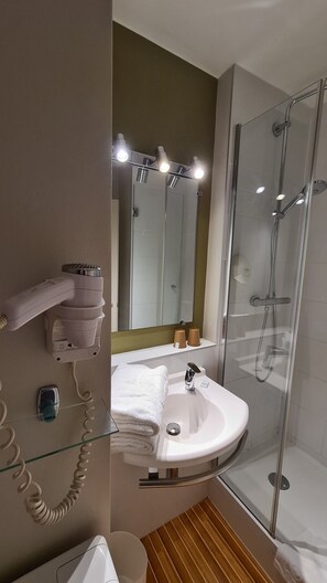 Room, Connecting Rooms | Bathroom