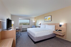 Down comforters, minibar, in-room safe, desk - Holiday Inn Los Angeles - LAX Airport by IHG (Los Angeles)