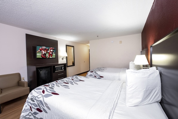 Desk, laptop workspace, blackout curtains, iron/ironing board - Red Roof Inn Knoxville Central - Papermill Road (Knoxville)