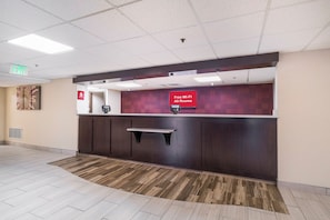 A reception area with a sign indicating free Wi-Fi in all rooms. - City Express by Marriott Knoxville (Knoxville)
