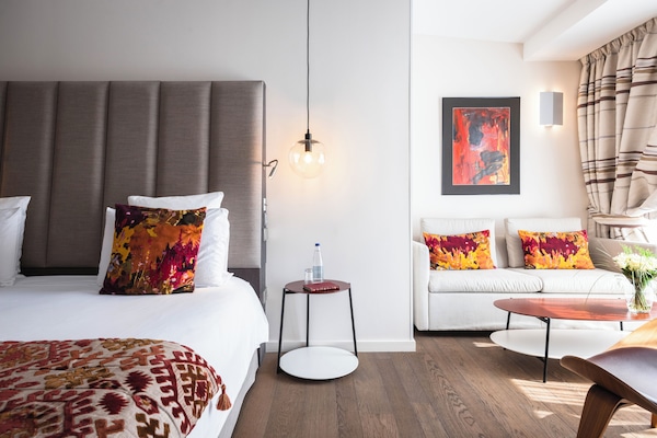 1 غرفة نوم وأغطية فراش متميزة وميني بار وخزنة داخل الغرفة