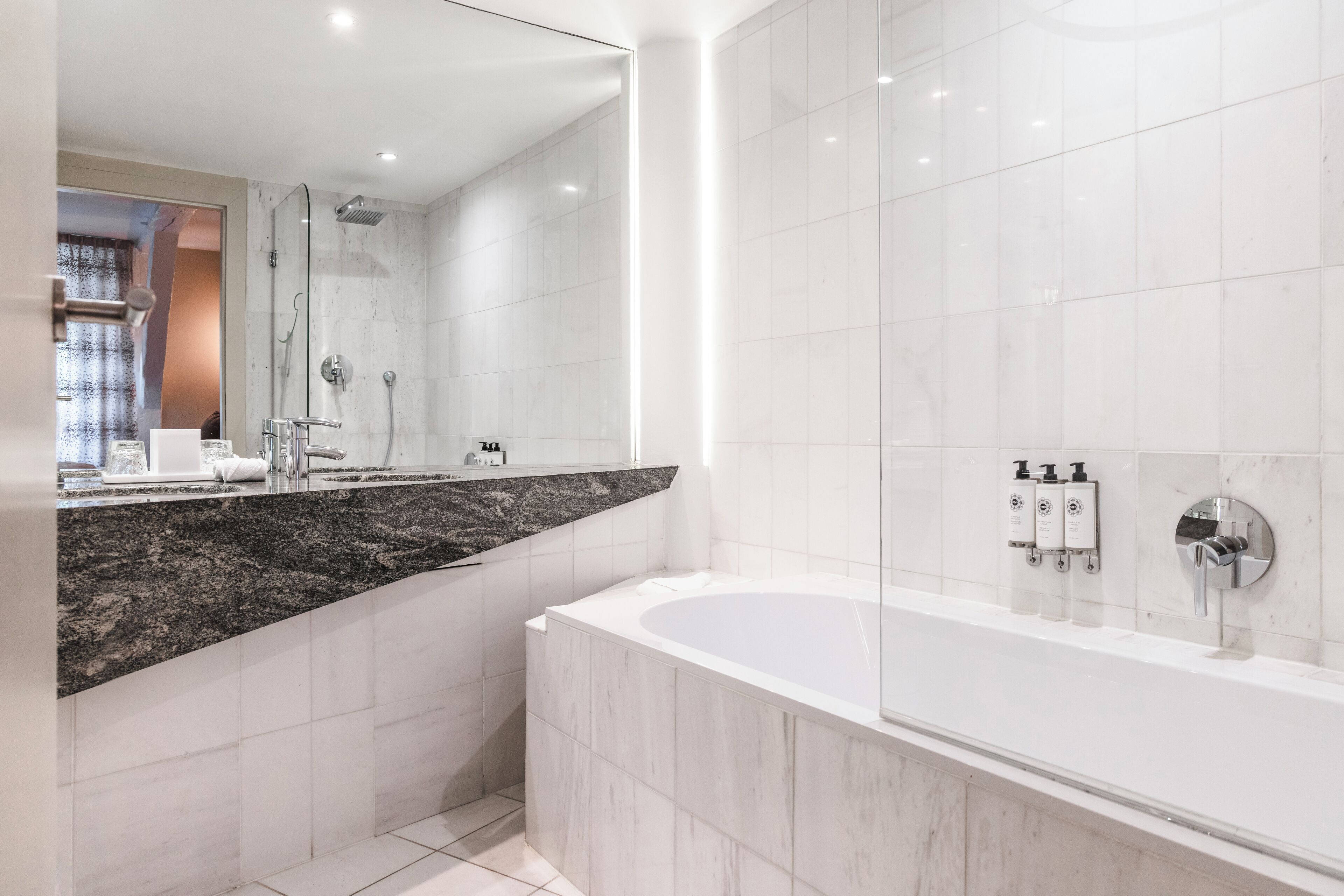 deluxe room | bathroom | combined shower/bathtub, eco-friendly toiletries, hair dryer, bathrobes