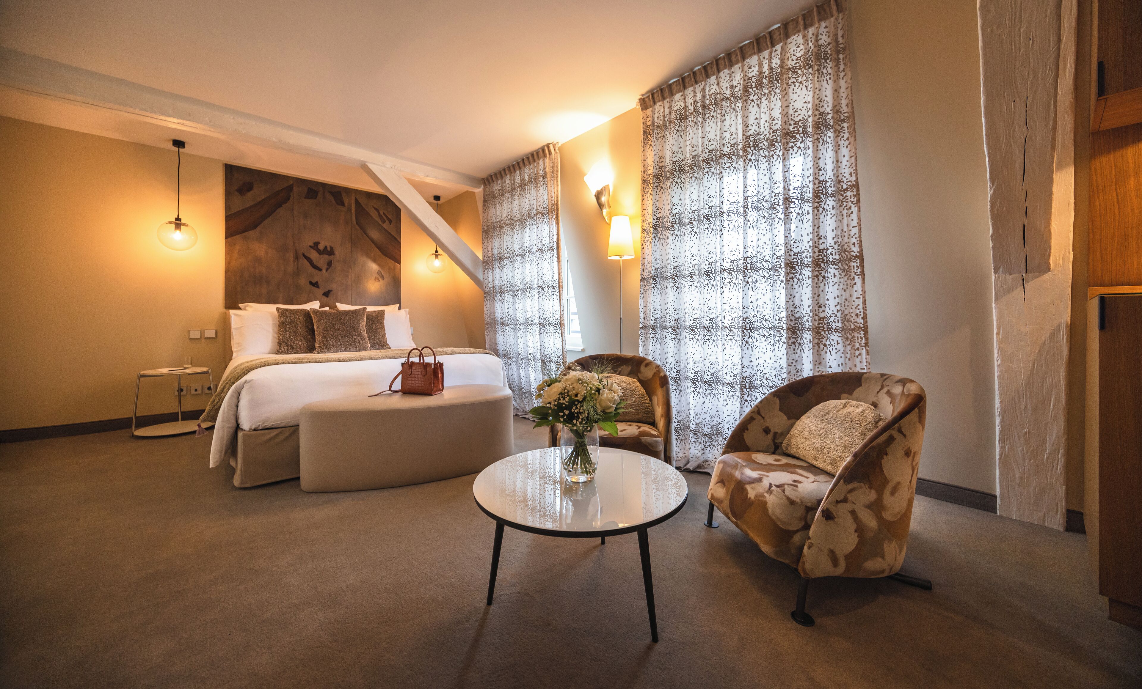 deluxe room | premium bedding, minibar, in-room safe, individually furnished