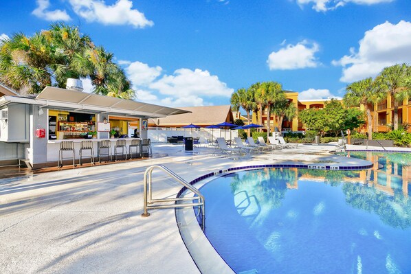 Açık yüzme havuzu, şezlonglar 