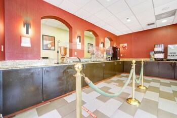 Free daily continental breakfast at Mi Casa Hotel