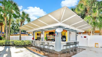 Bar à beira da piscina