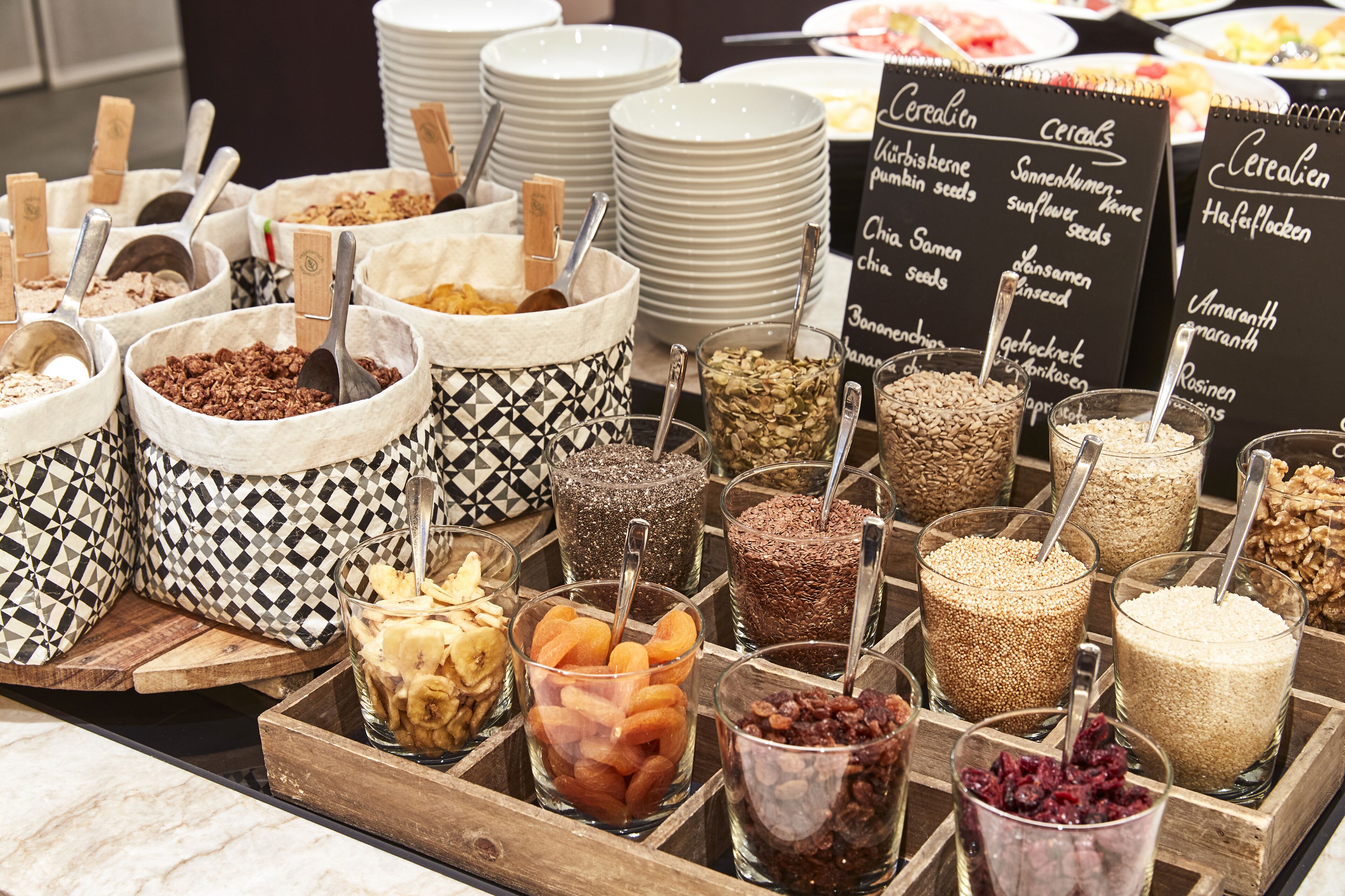 Tägliches Frühstücksbuffet (35 EUR pro Person)