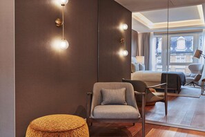 Suite presidencial | Ropa de cama hipoalergénica, edredón, camas con pillow-top y minibar 