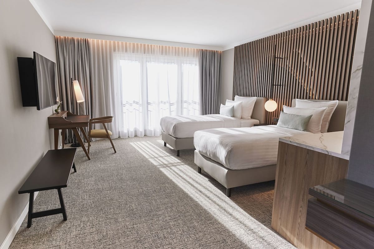 Literie hypoallergénique, couette en duvet d'oie, surmatelas, minibar