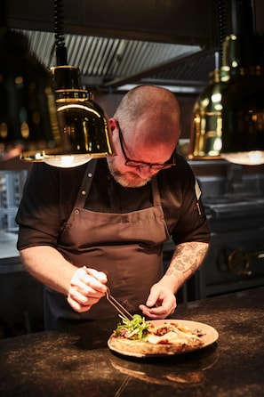 2 restaurants servant le petit déjeuner, le déjeuner et le dßner