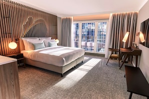 Chambre Deluxe | Literie hypoallergénique, couette en duvet d'oie, minibar