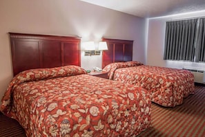 Desk, free WiFi, bed sheets - Bridgeway Inn & Suites Sublimity (Sublimity)
