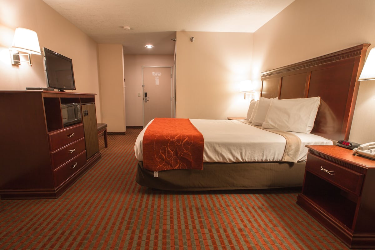 Desk, free WiFi, bed sheets