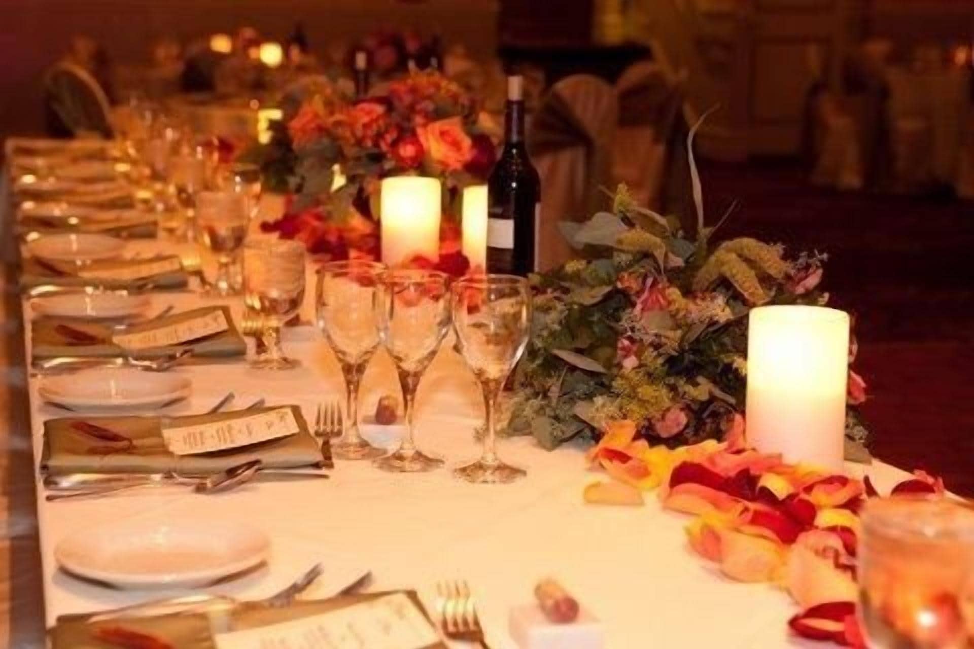 2 restaurants, breakfast served