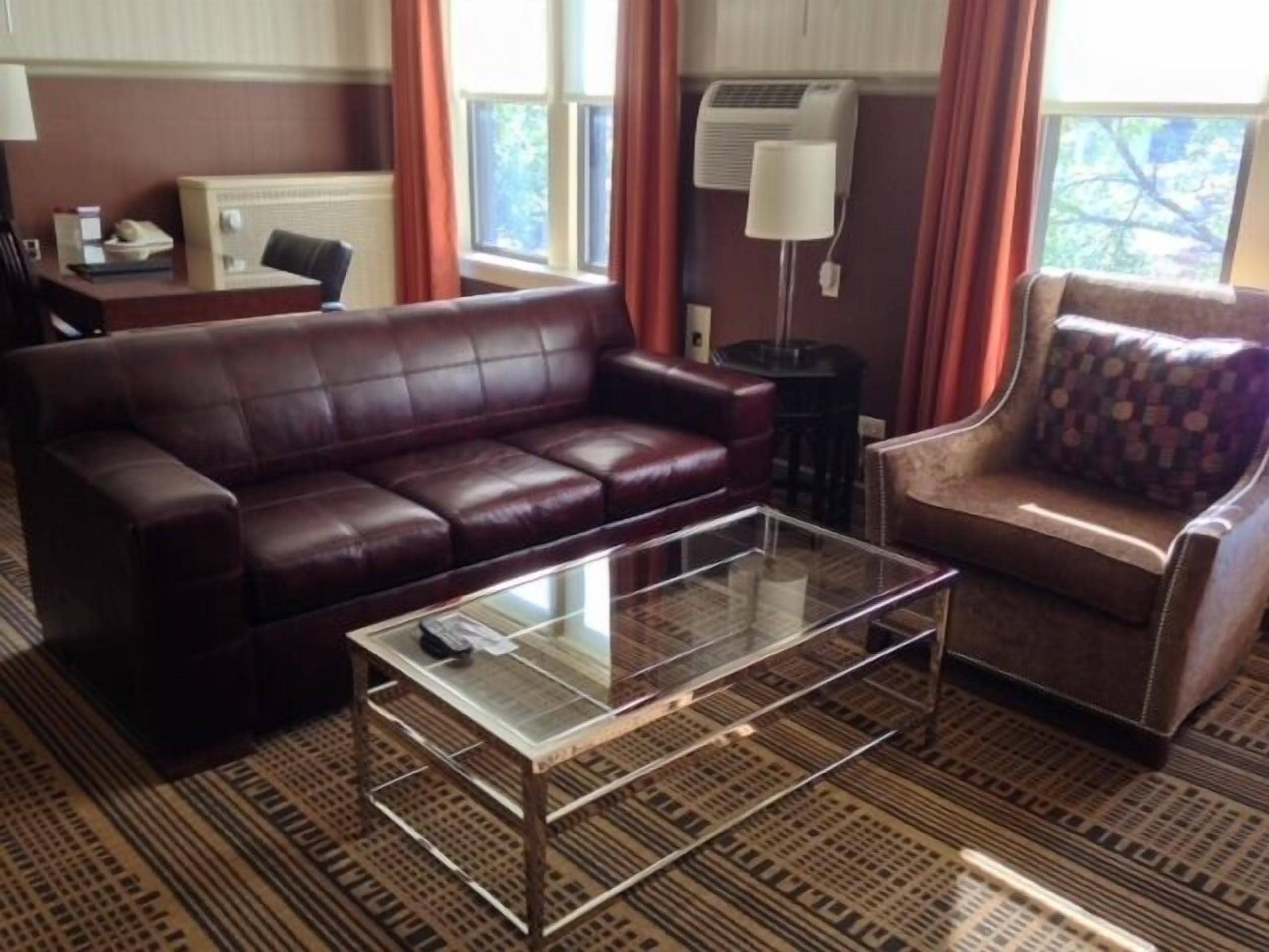 superior suite, 1 king bed | hypo-allergenic bedding, pillow-top beds, desk, blackout curtains